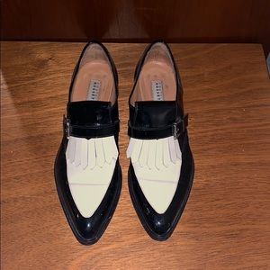 Vintage Black and White loafer